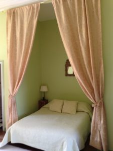 Curtain Bed Chateau du Pin 2014